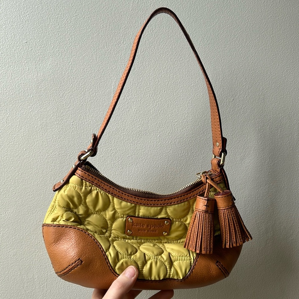 Excellent condition Kate Spade quilted purse. Hand bag. Very clean in and out.